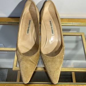 Manolo Blahnik tan suede pumps